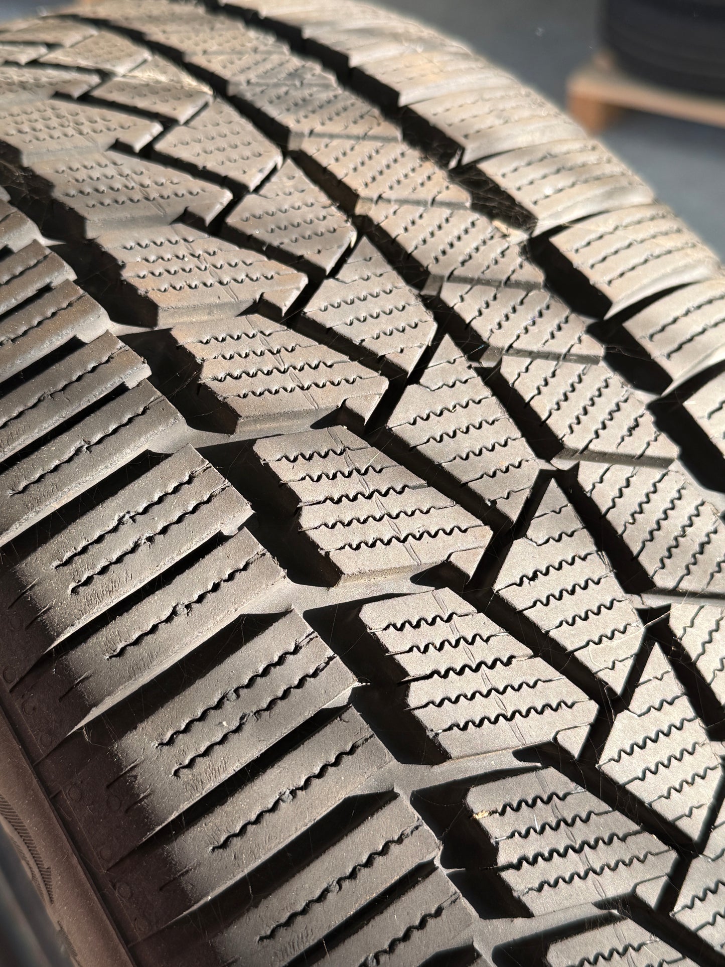 225/45/17 - Invernali - Continental - DOT 2022 - Usato