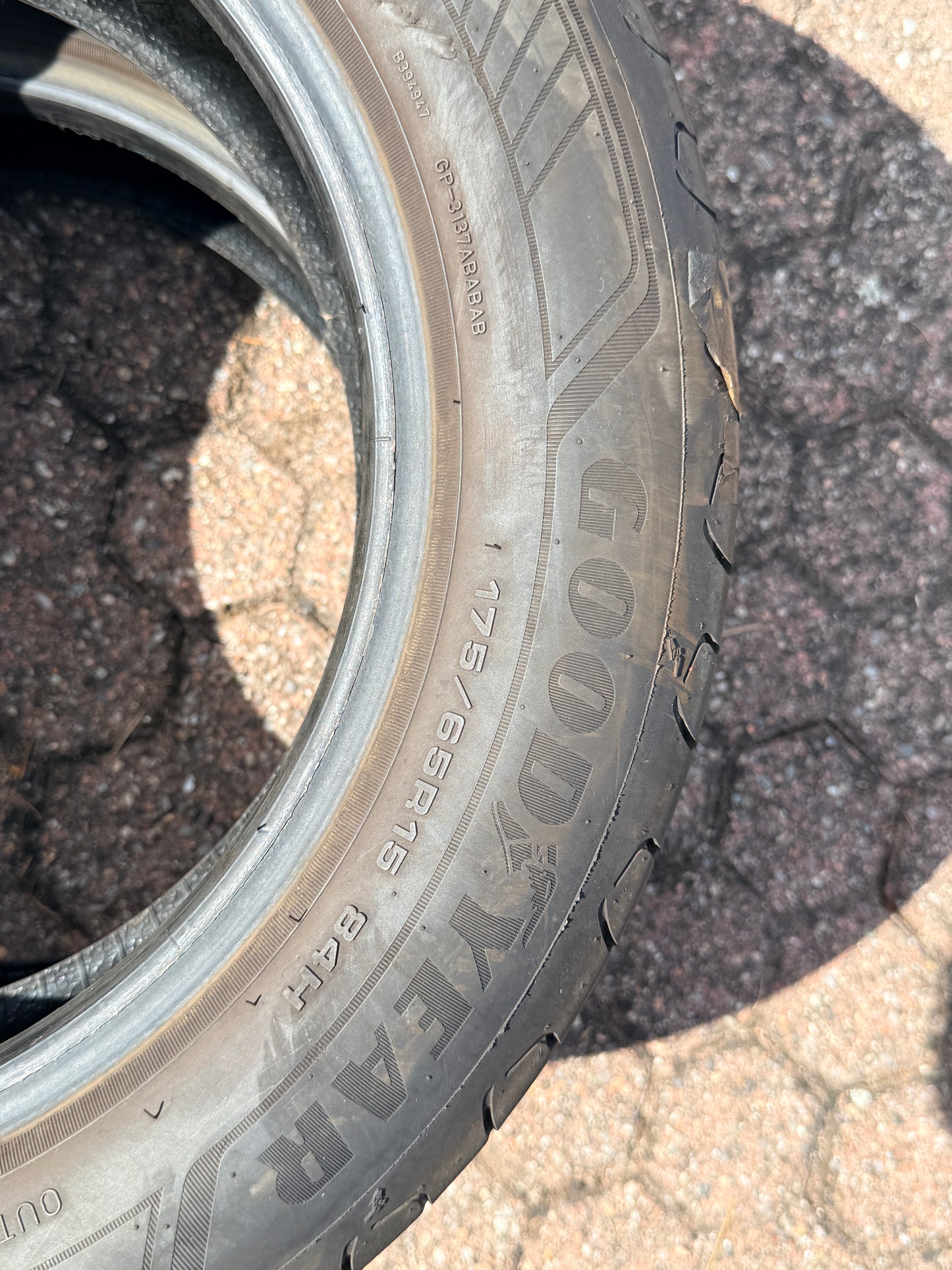175/65/15 - Estive - Goodyear - DOT 2024 - Usato
