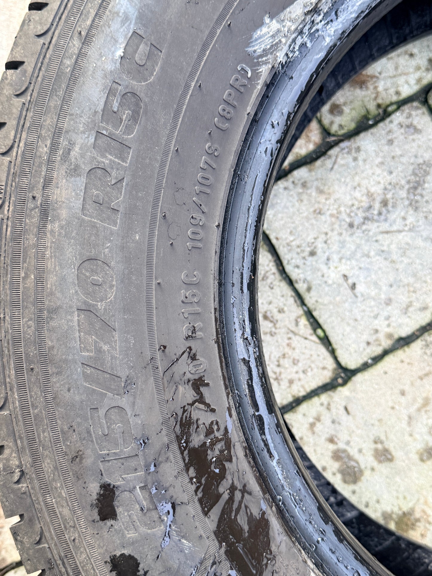215/70/15C - Estive - Pirelli - DOT 2024 - Usato