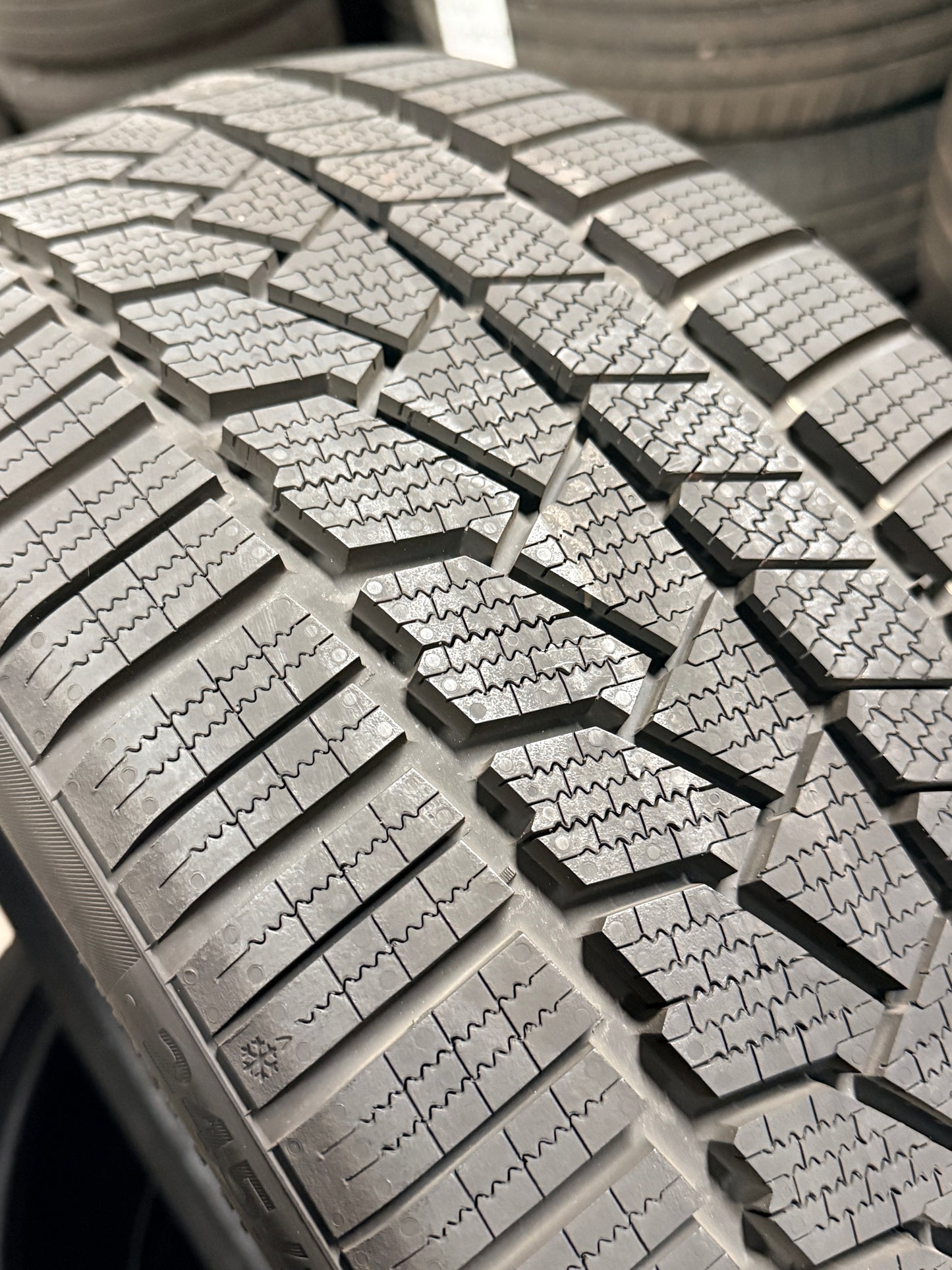 245/35/21 - Invernali - Continental - DOT 2023 - Usato