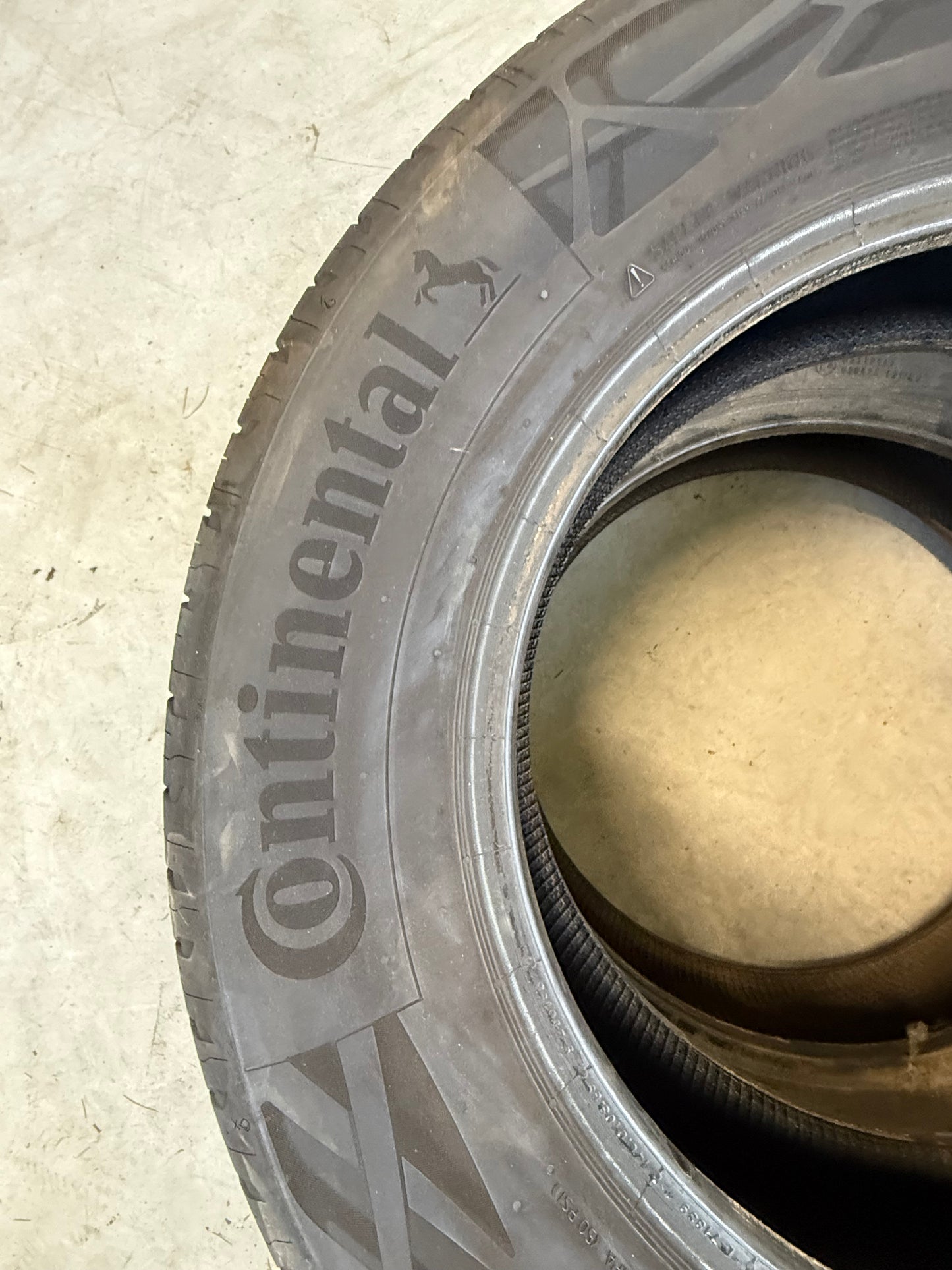 235/65/17 - estive - Continental - DOT 2023 - Usato