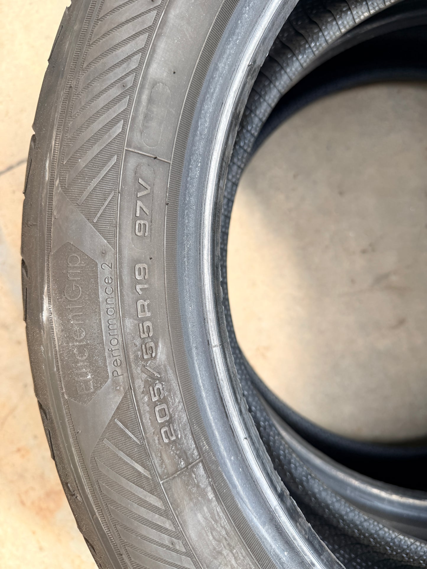 205/55/19 - Estive - Goodyear - DOT 2023/2025 - Usato