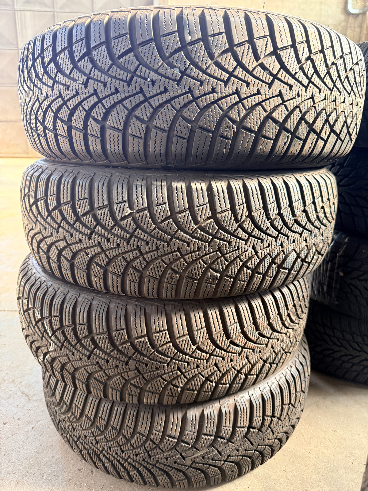 205/60/16 - Invernali - Goodyear - DOT 2020 - Usato