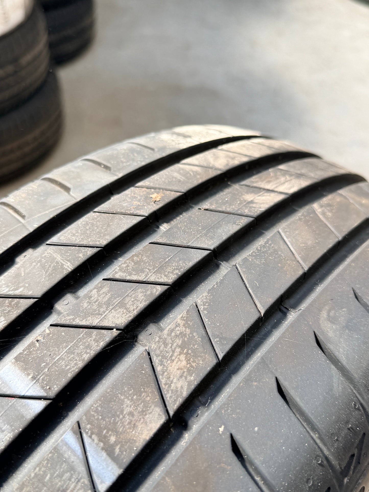 225/55/18- Estive- Bridgestone - DOT 2022 - Usato