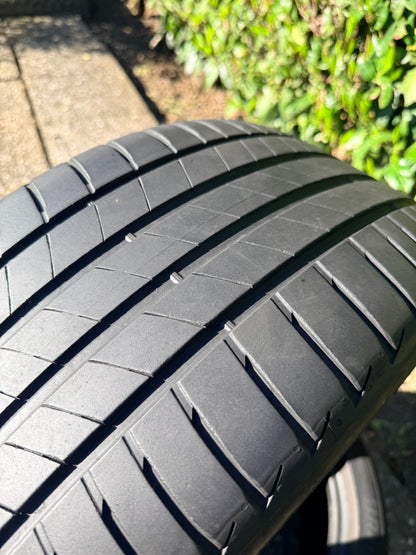 245/40/19 - Estive - Bridgestone - DOT 2022 - Usato