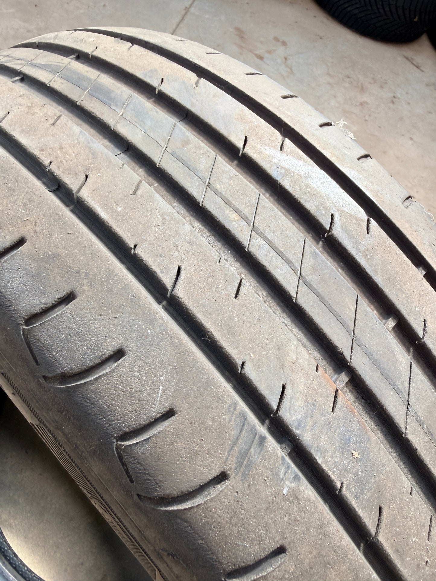 205/55/19 - Estive - Goodyear - DOT 2023/2025 - Usato
