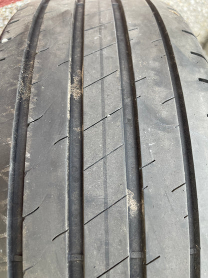 225/55/18 - Estive - Goodyear - DOT 2022 - Usato