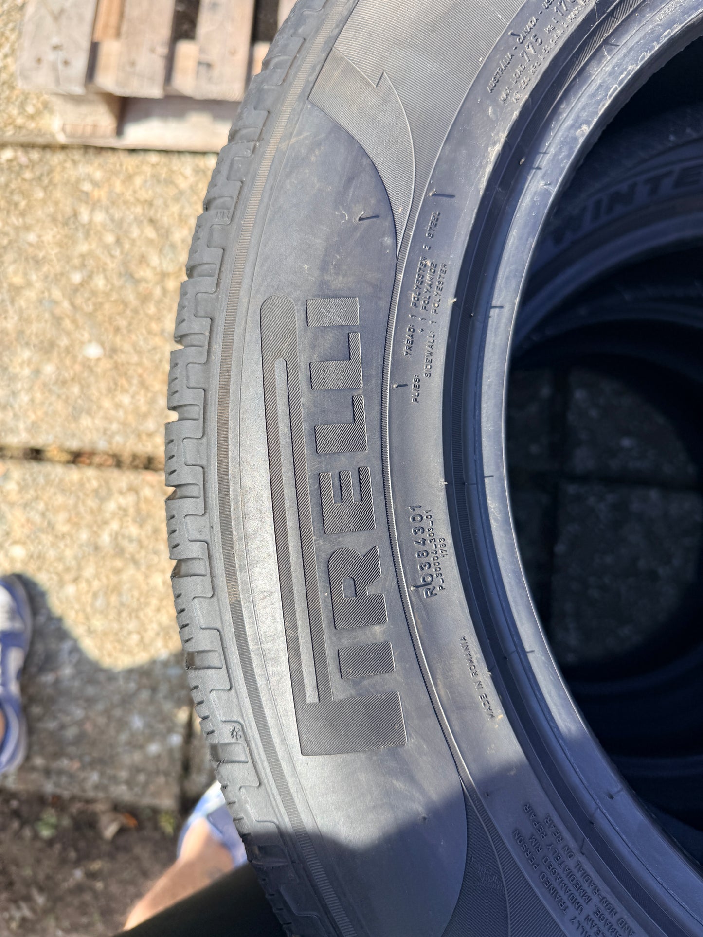 215/65/17 - Invernali - Pirelli - DOT 2021 - Usato