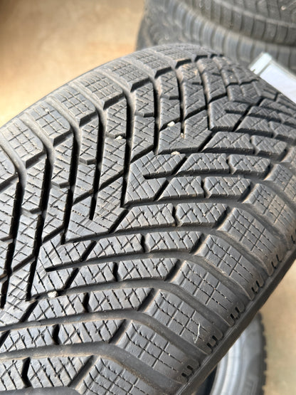235/50/20 - Invernali - Pirelli - DOT 2022 - Usato