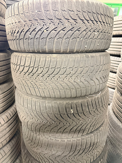 215/50/17 - Invernali - Kumho - DOT 2018 - Usato