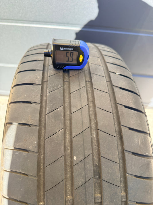 235/45/19 - Estive - Bridgestone - DOT 2022 - Usato