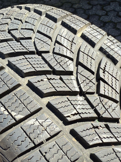 215/60/17 - Invernali - Goodyear - DOT 2019 - Usato