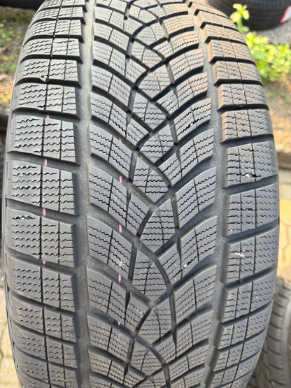 255/40/21 - Invernali -  Goodyear - DOT 2023 - Usato