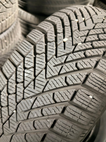 225/55/18 - Invernali - Pirelli - DOT 2021/2022 - Usato