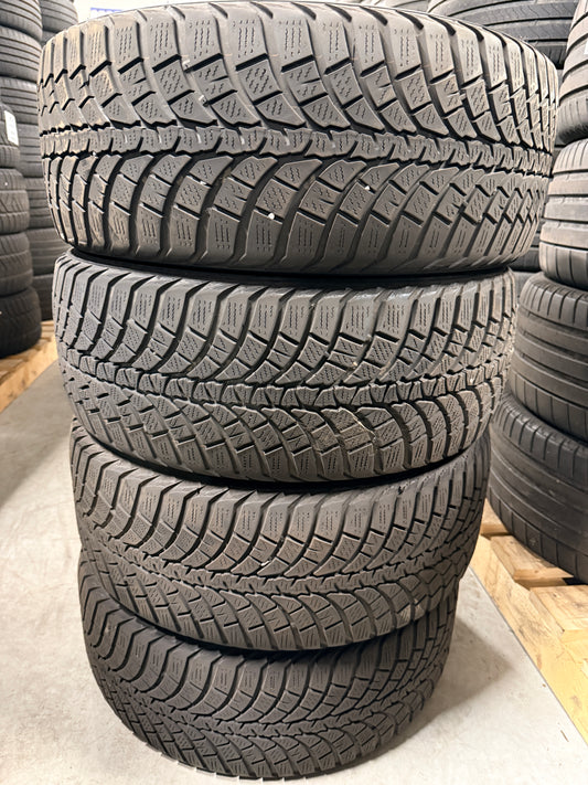 225/50/17 - Invernali - Kumho - DOT 2021 - Usato