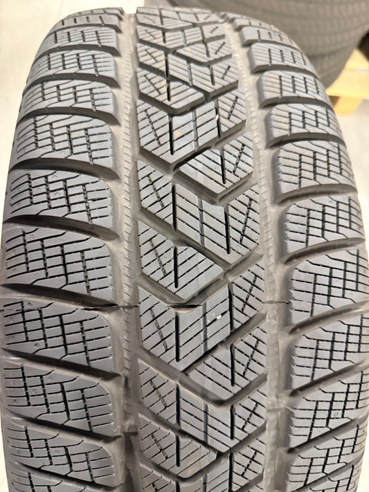 235/60/17 - Invernali - Pirelli - DOT 2022 - Usato