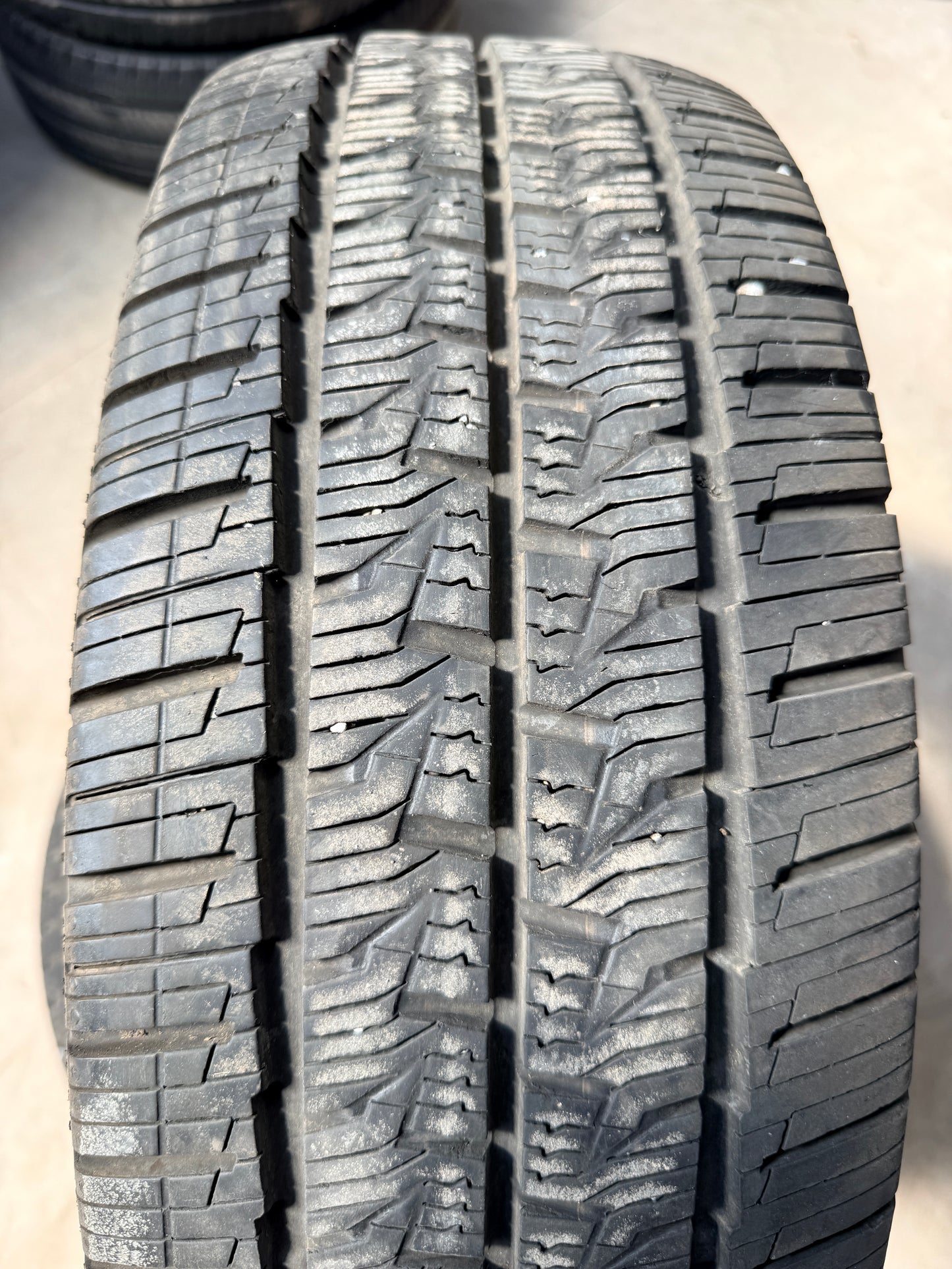 225/70/15C - 4 stagioni - Continental - DOT 2023 - Usato