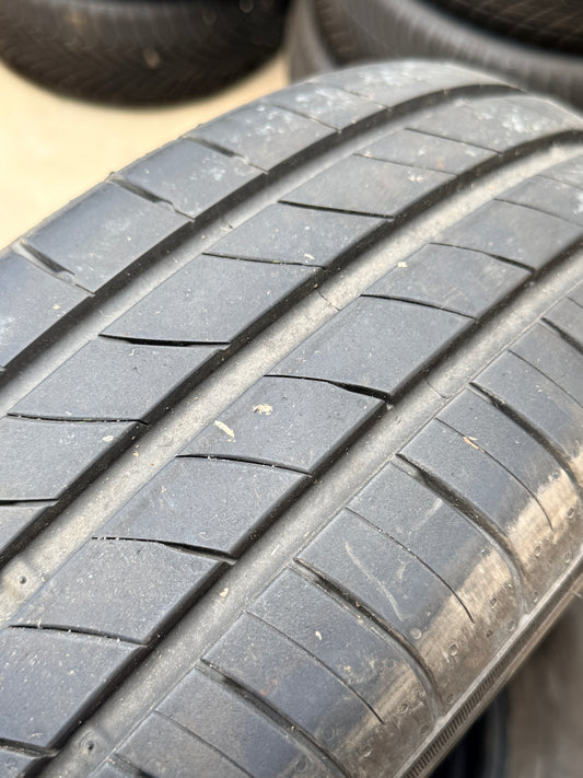185/65/15 - Estive - Kumho - DOT 2024 - Usato