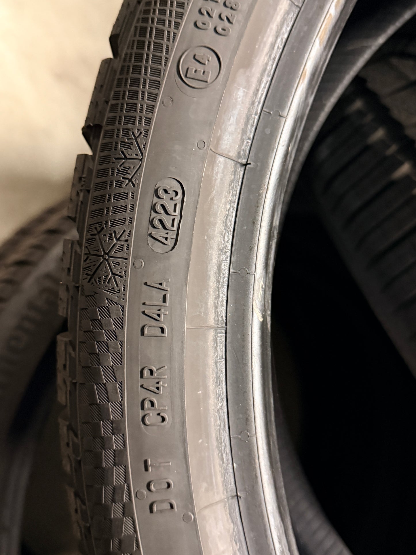 245/35/21 - Invernali - Continental - DOT 2023 - Usato