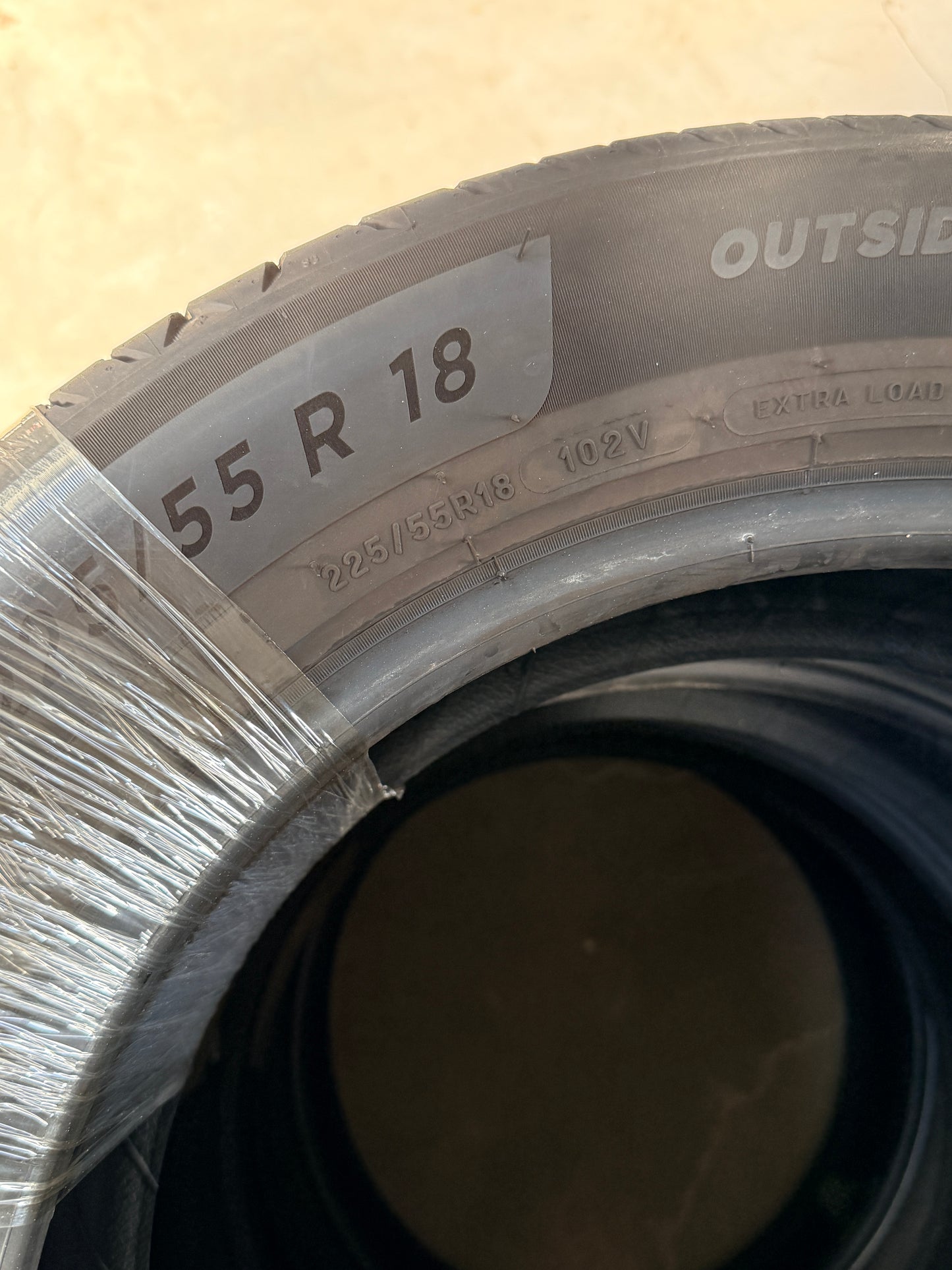 225/55/18-Estive-Michelin - DOT 2023 - Usato