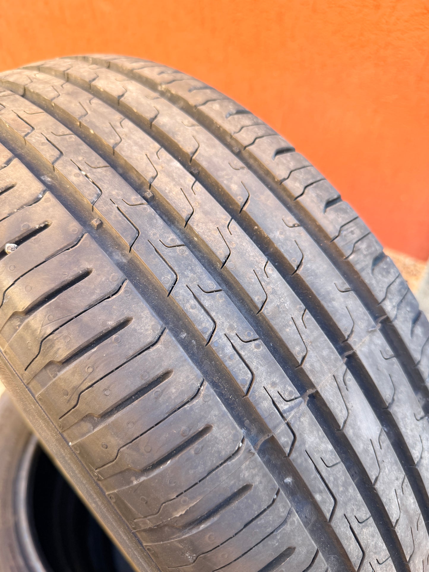 215/55/17 - Estive - Continental - DOT 2025 - Usato