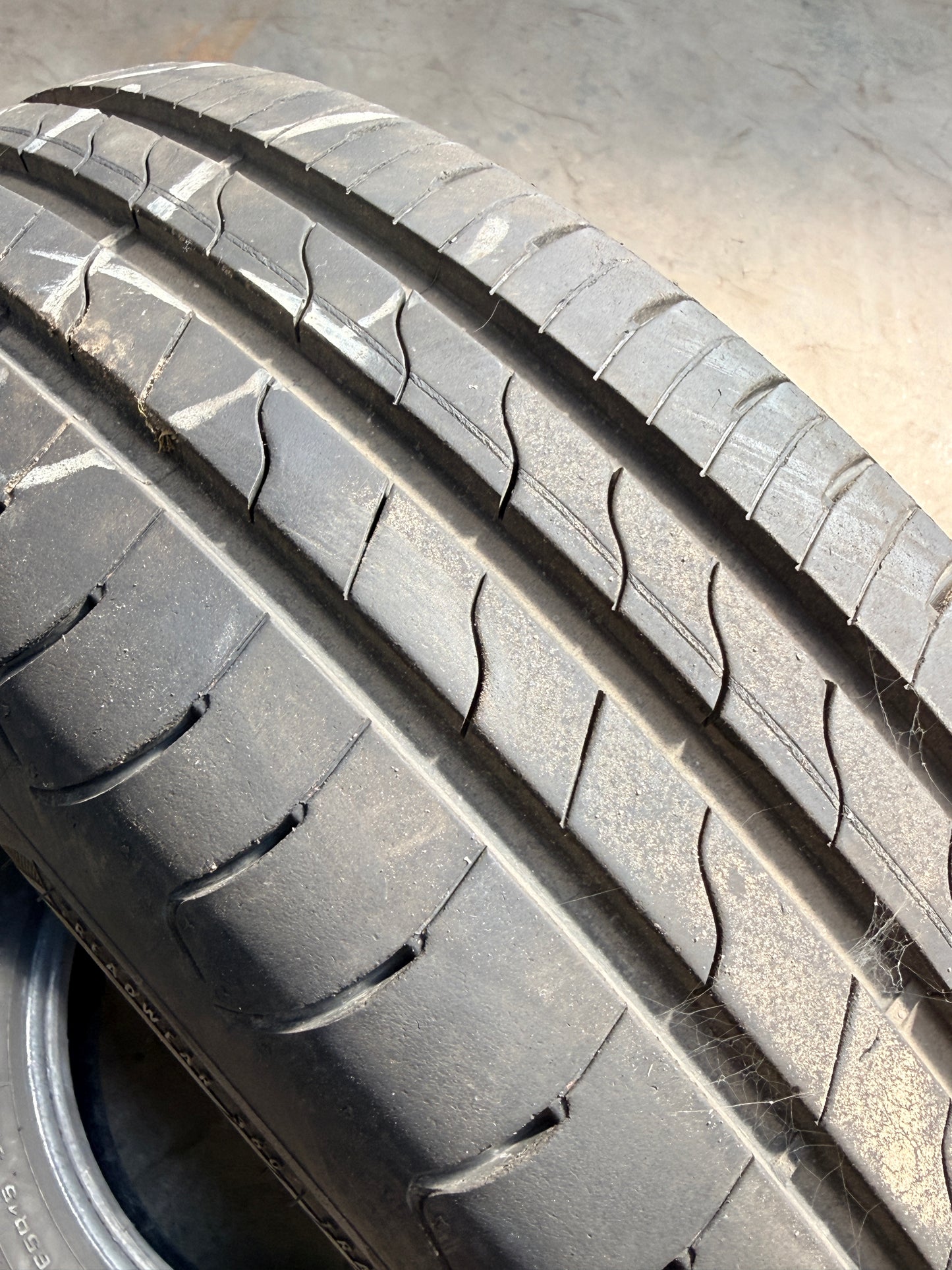 185/65/15 - Estive - Goodyear - DOT 2025 - Usato