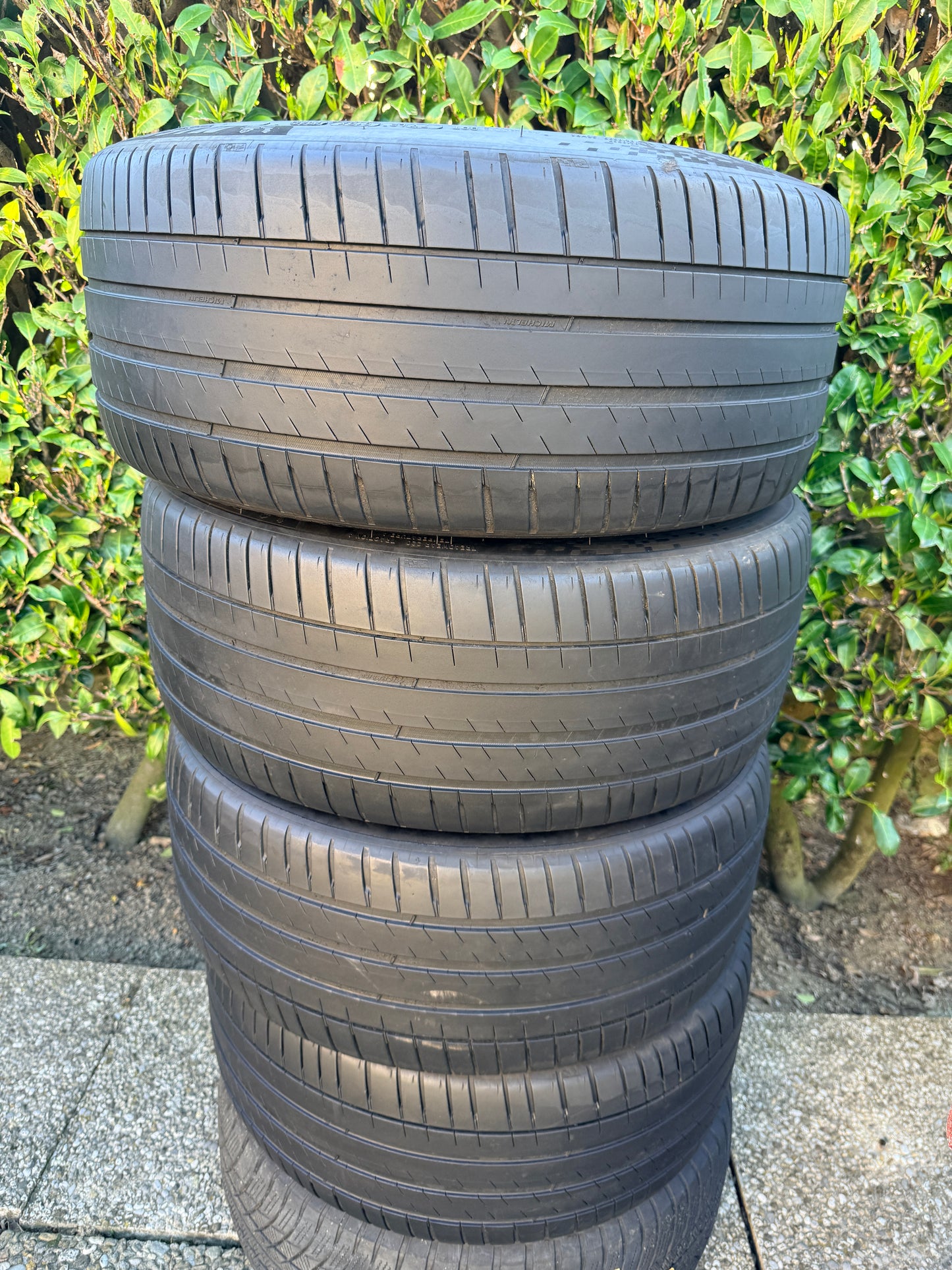 255/40/20- Estive - Michelin EV - DOT 2022 - Usato