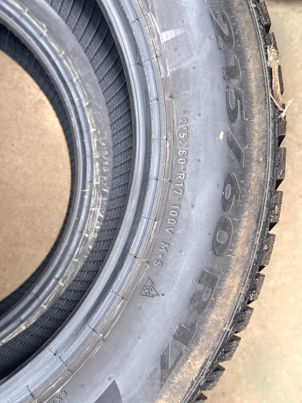 215/60/17 - Invernali - Pirelli - DOT 2025 - Usato
