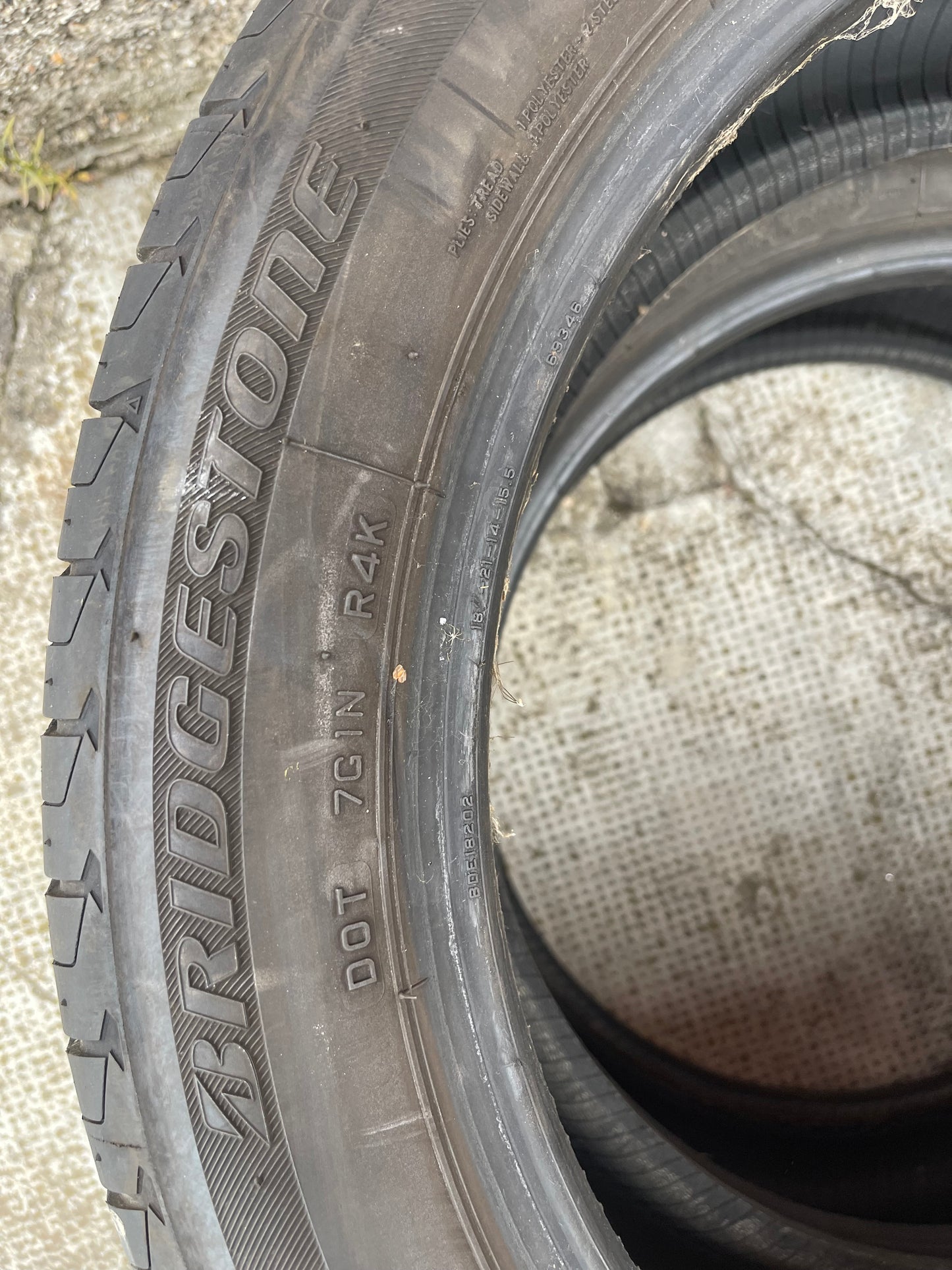 225/50/18 - Estive - Bridgestone - DOT 2017 - Usato