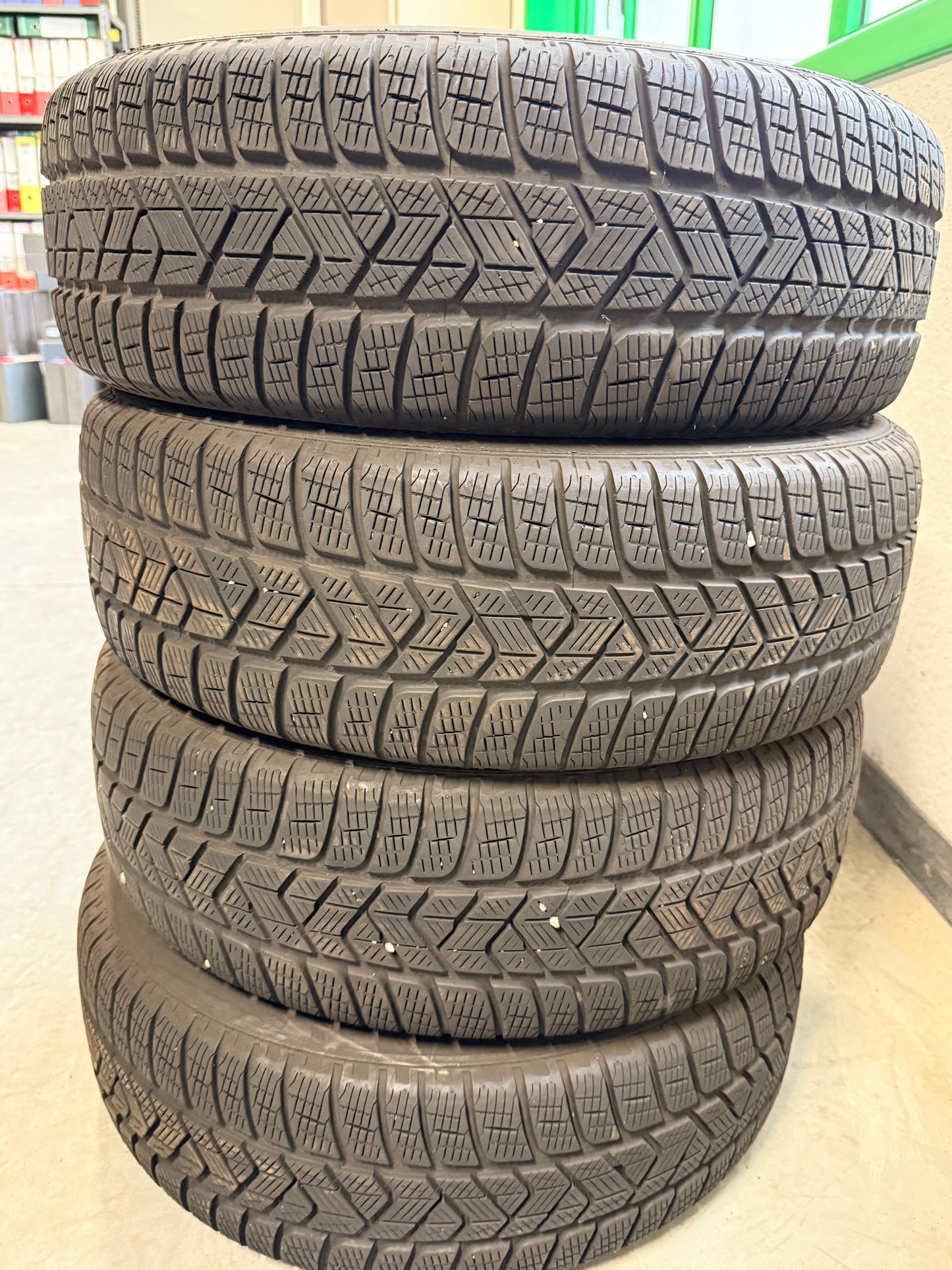 215/60/17 - Invernali - Pirelli - DOT 2021 - Usato