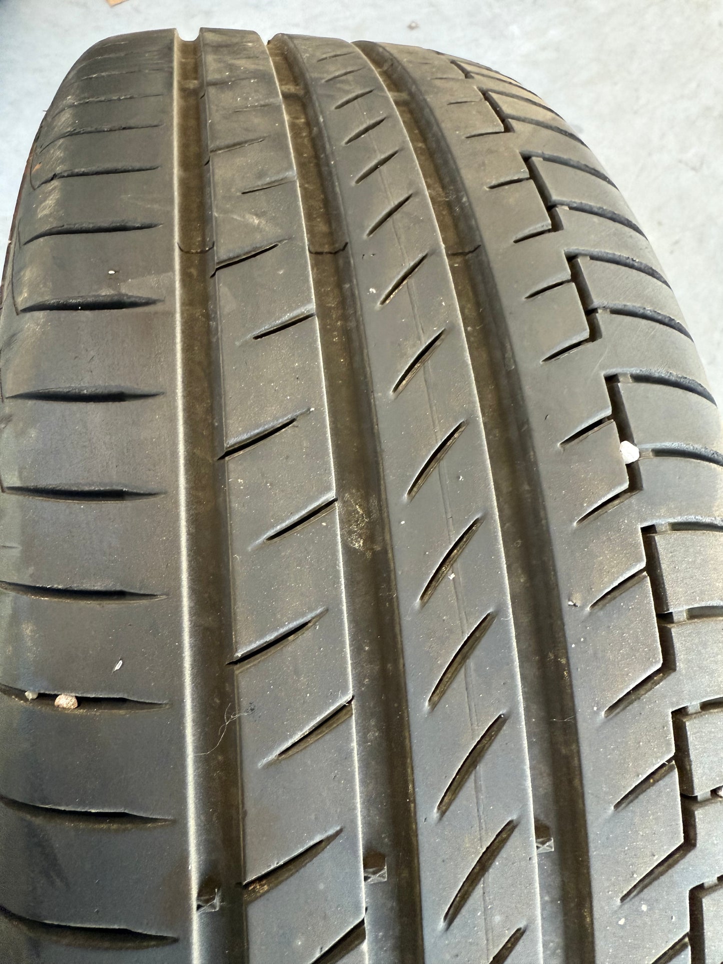 215/55/18 - Estive - Continental - DOT 2019 - Usato