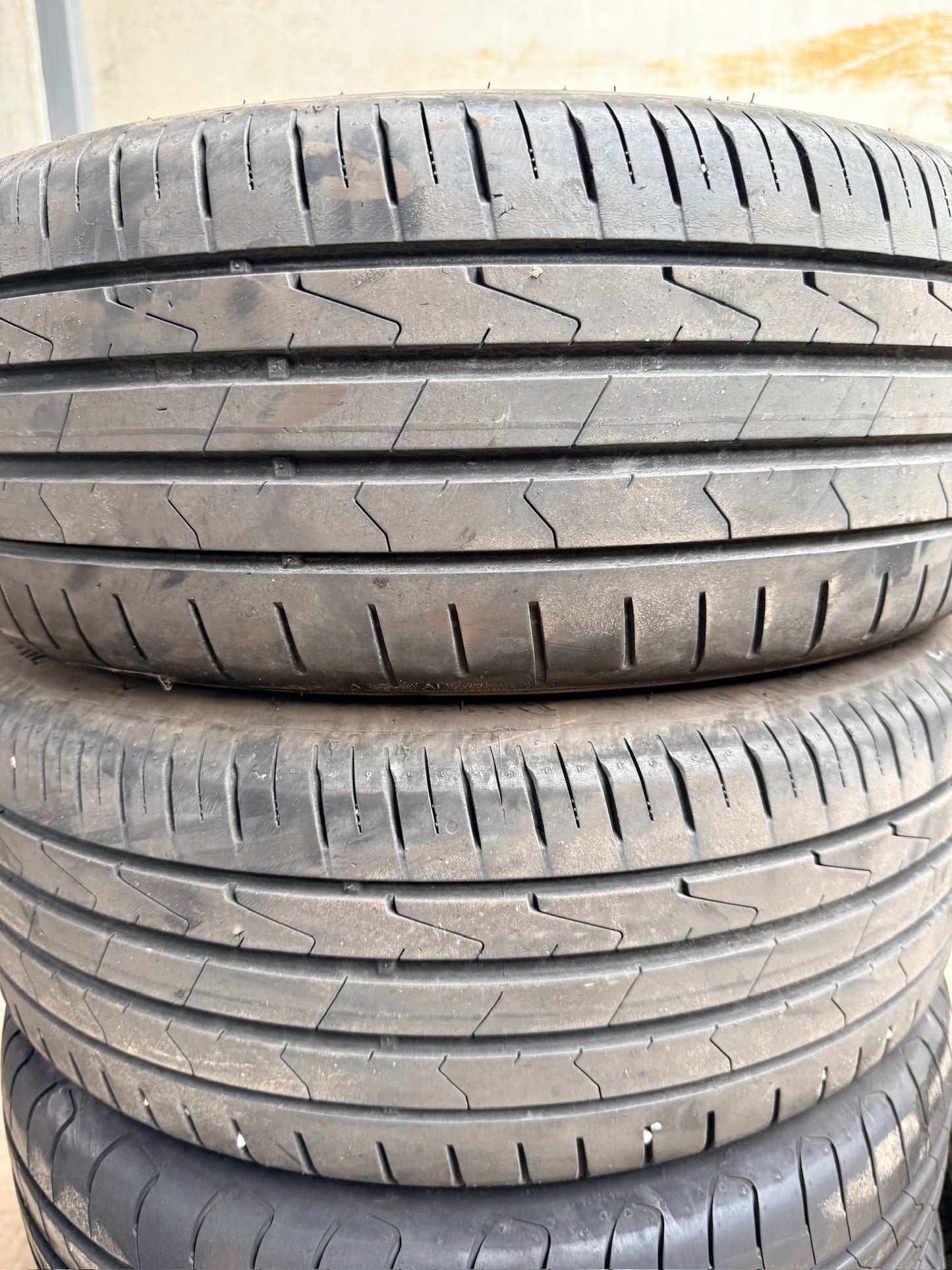 195/55/16 - Estive - Hankook - DOT 2023 - Usato