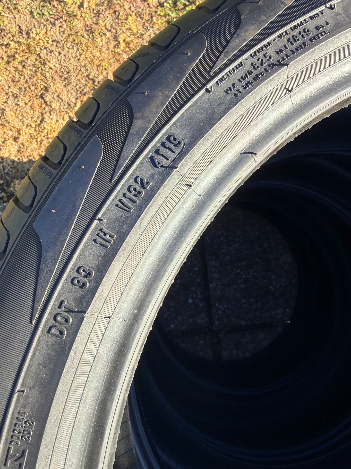 255/40/20- Estive - Pirelli - DOT 2019 - Usato