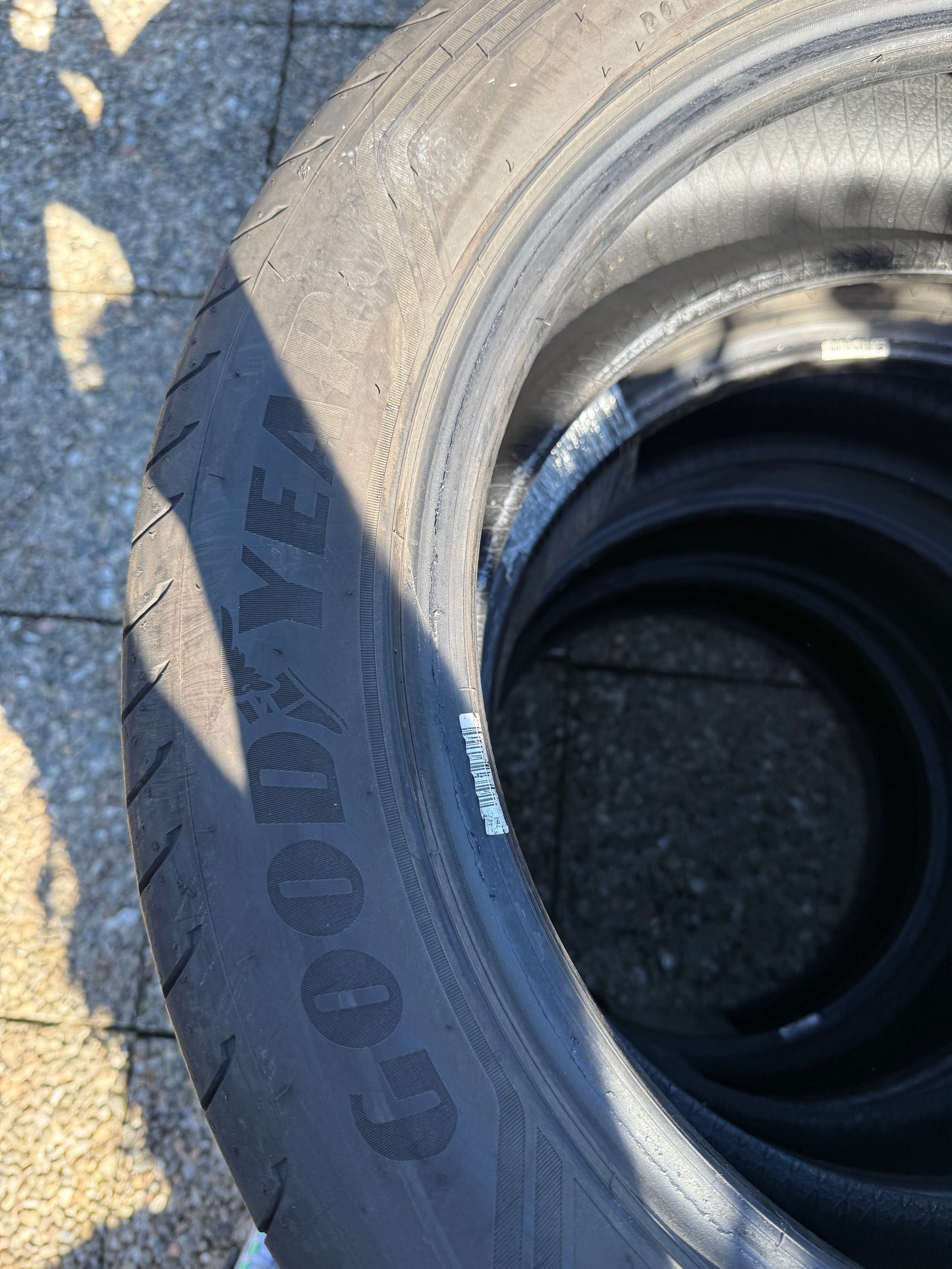 235/55/19 - Estive - Goodyear - DOT 2023 - Usato
