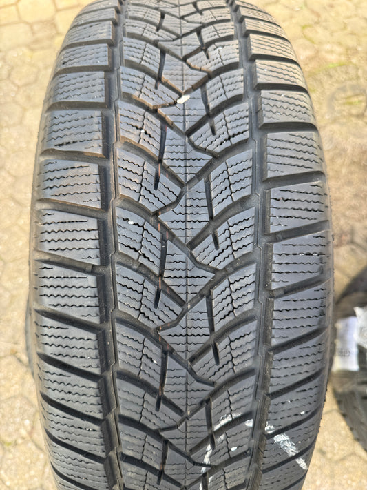 215/60/17 - Invernali - Dunlop - DOT 2019 - Usato