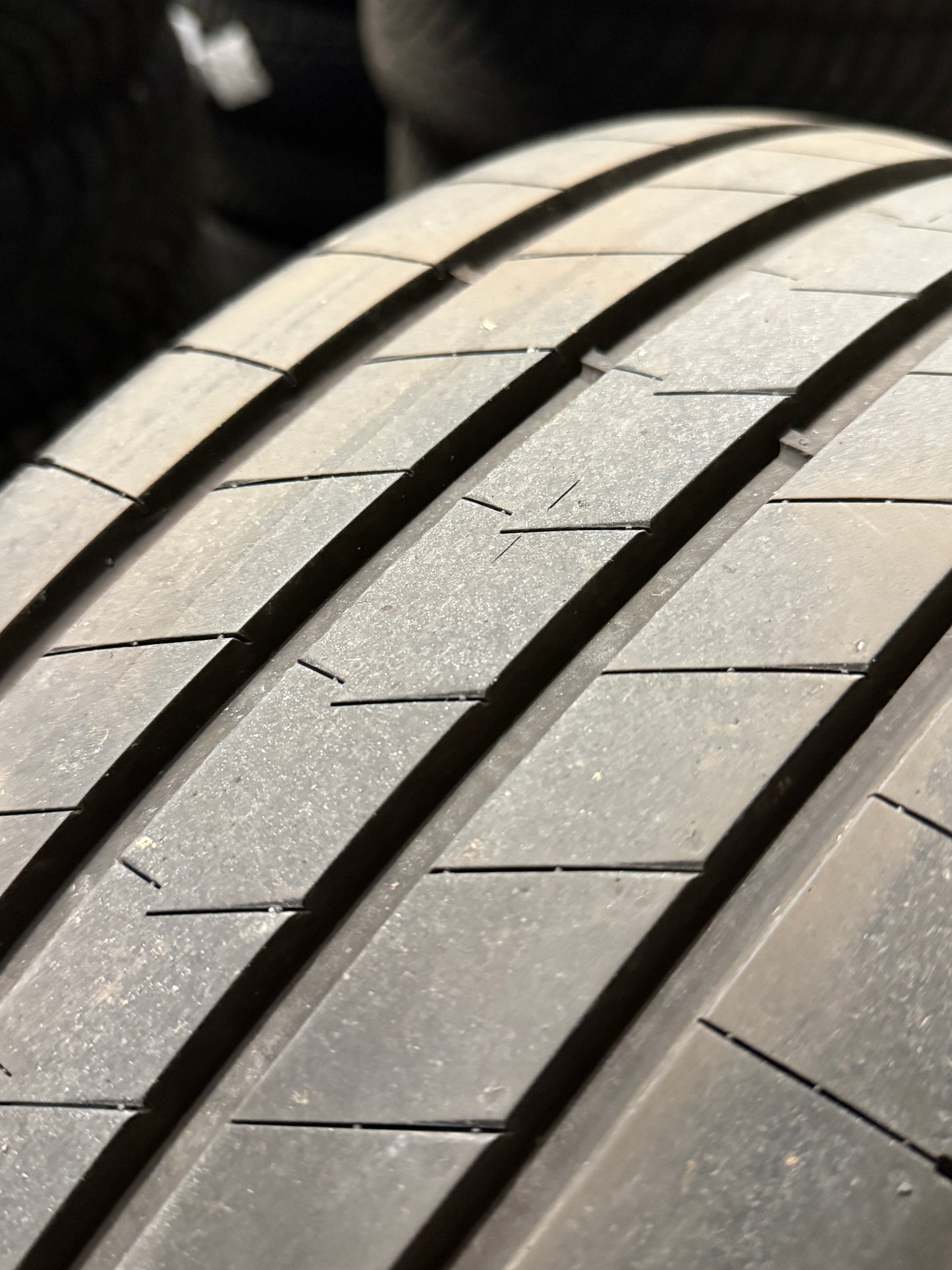 235/50/18 - Estive - Goodyear - DOT 2025 - Usato