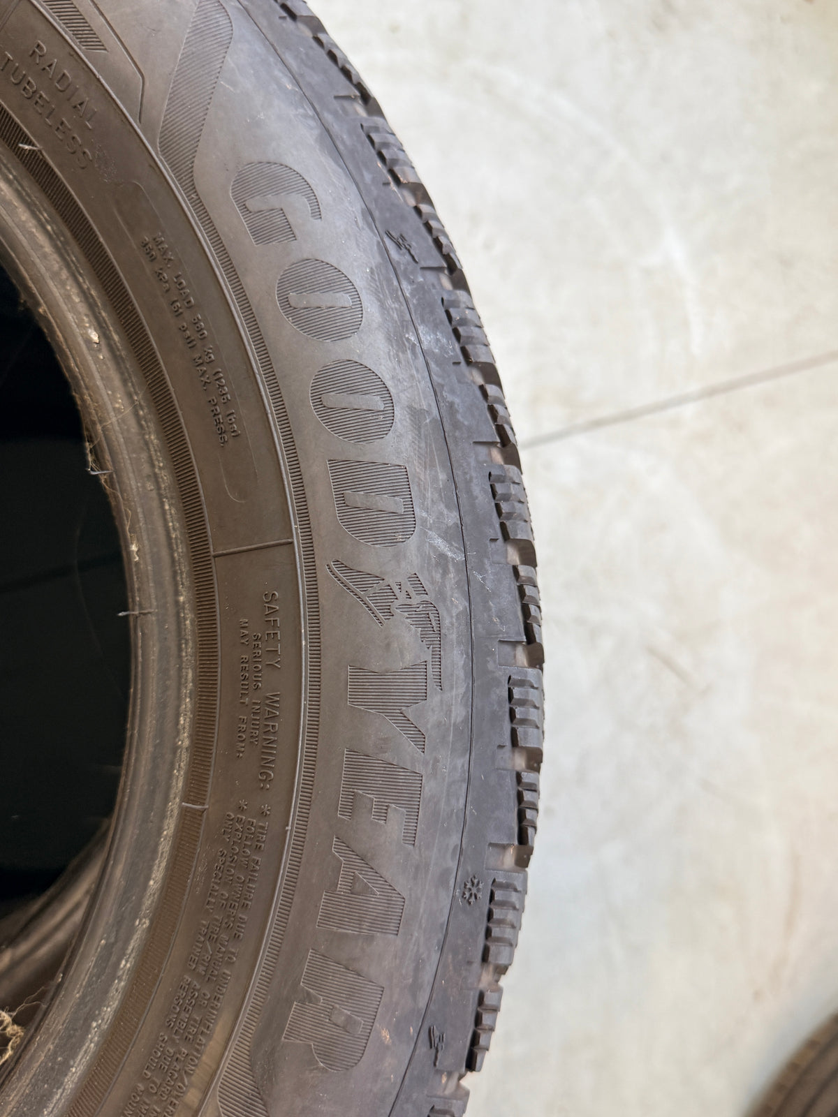 185/65/15 - Invernali - Goodyear - DOT 2023 - Usato
