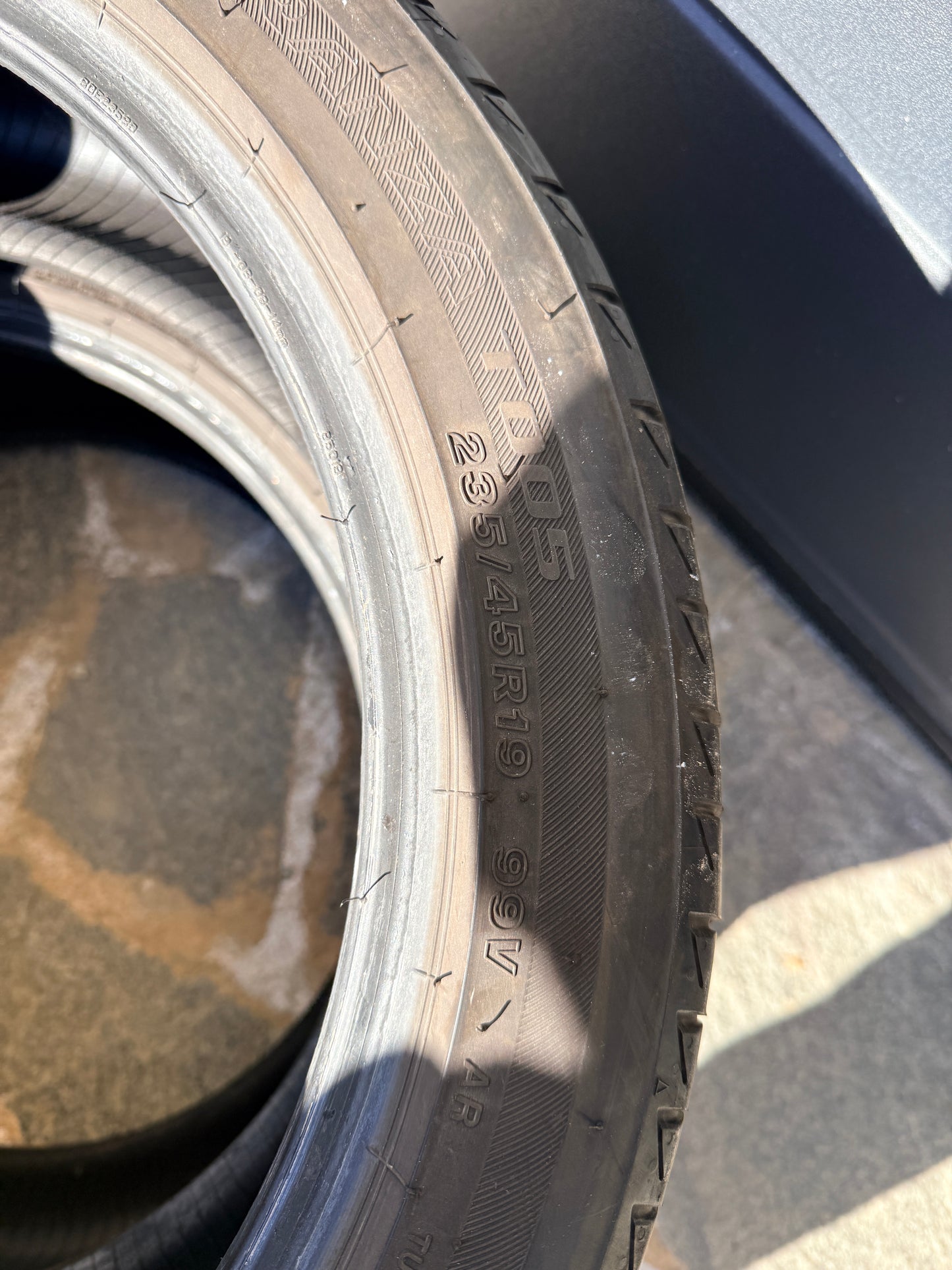 235/45/19 - Estive - Bridgestone - DOT 2022 - Usato