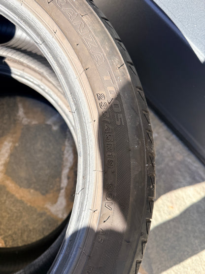 235/45/19 - Estive - Bridgestone - DOT 2022 - Usato