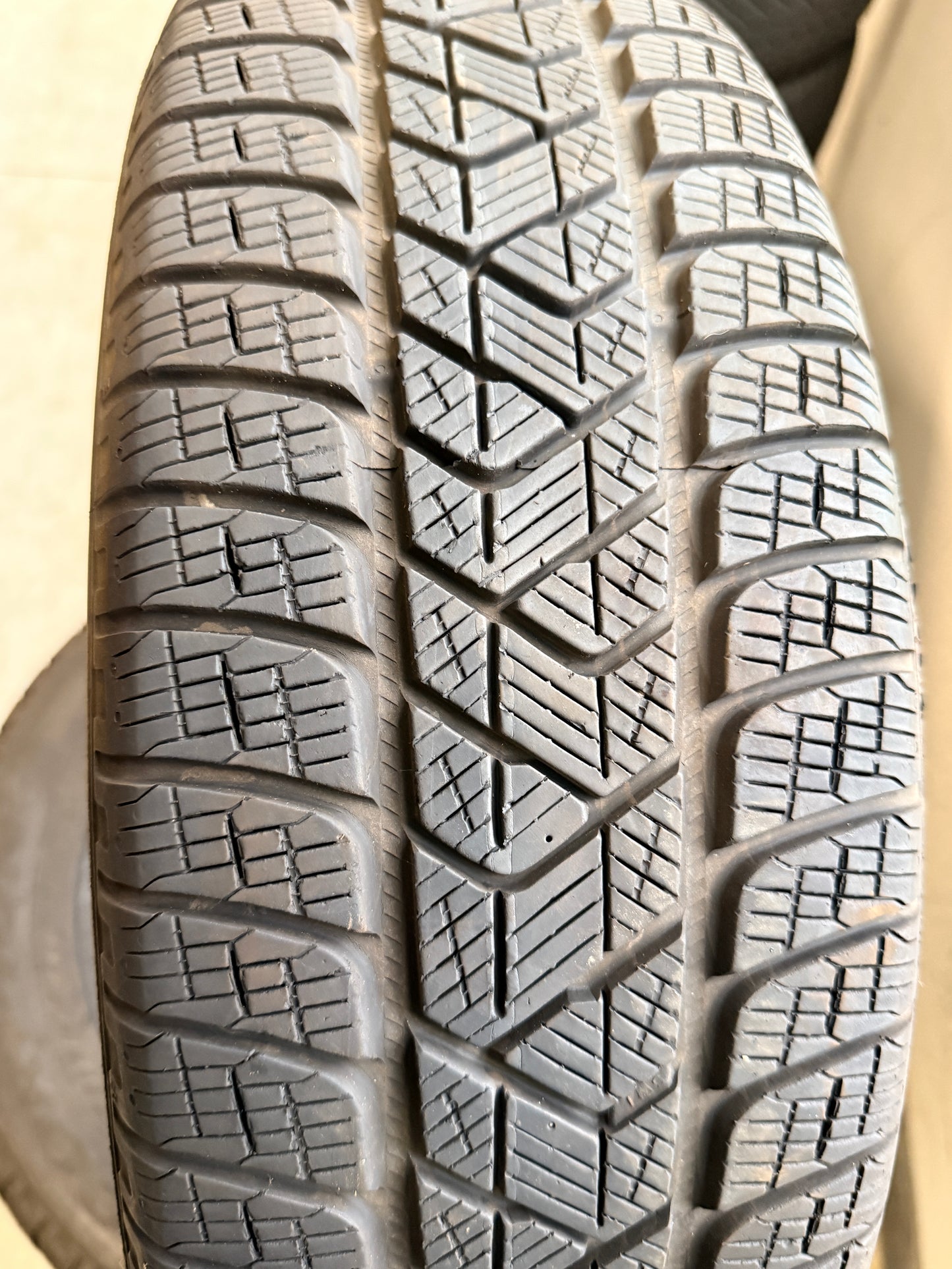 215/60/17 - Invernali - Pirelli - DOT 2021 - Usato