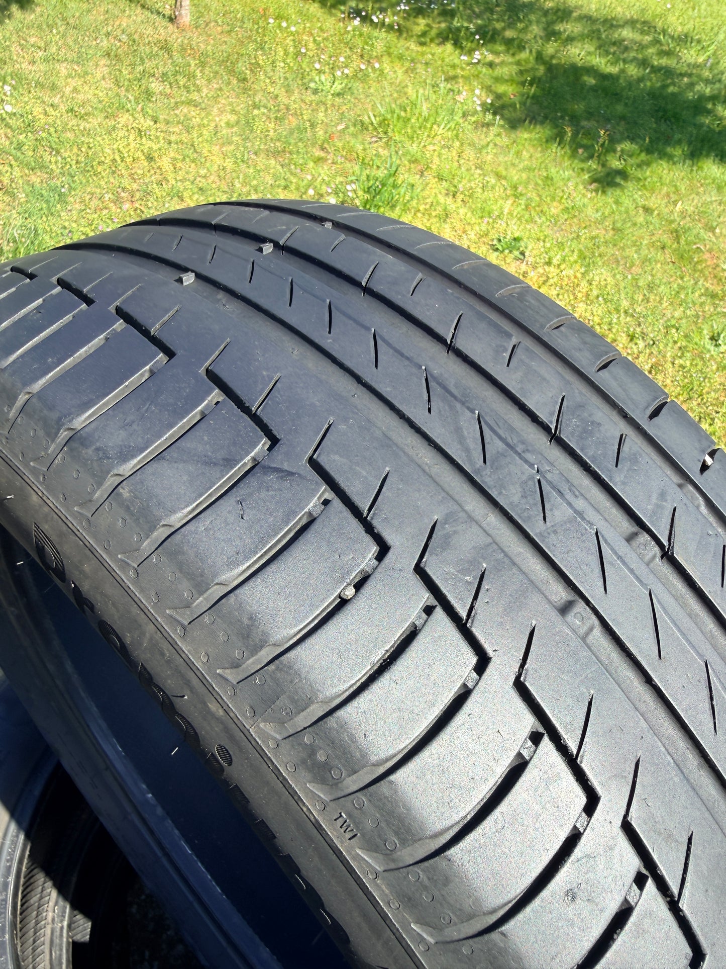 215/55/18 - Estive - Continental - DOT 2019 - Usato