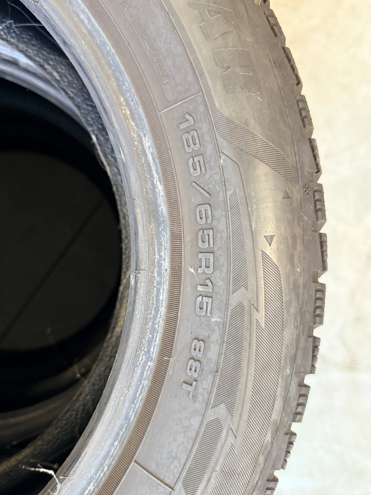 185/65/15 - Invernali - Goodyear - DOT 2023 - Usato