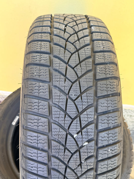 205/55/16-Invernali-Goodyear-DOT 2020-Usato