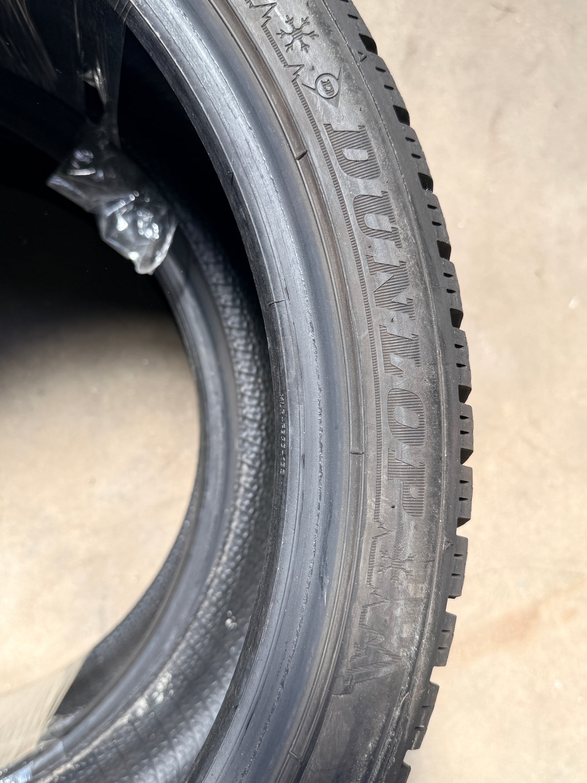 225/40/19 - invernali - Dunlop - DOT 2022 - Nuovi - Demo