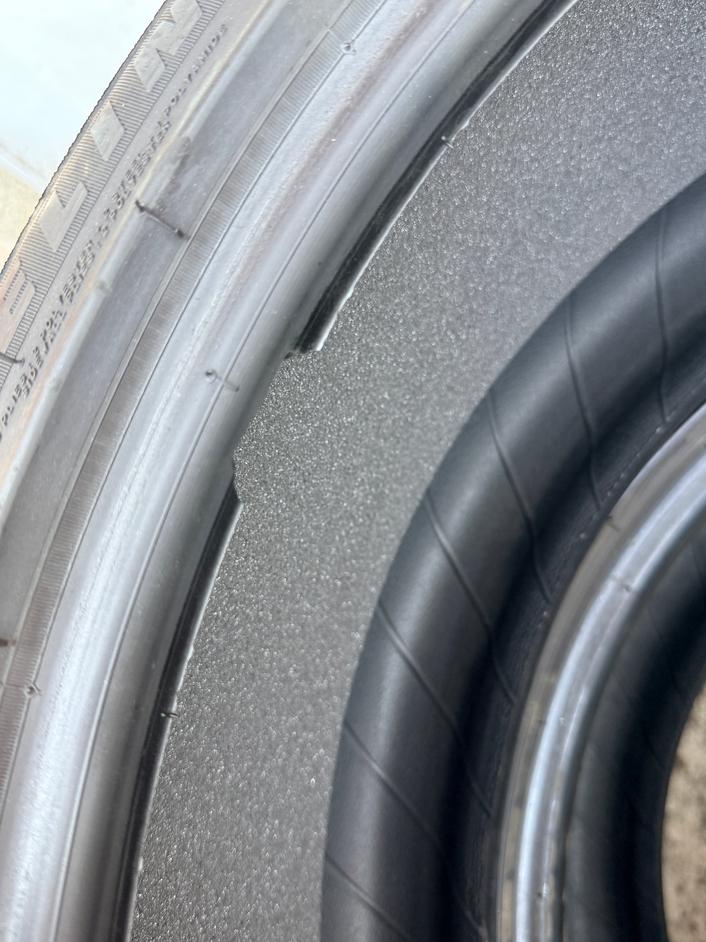 255/40/20- Estive - Michelin EV - DOT 2022 - Usato