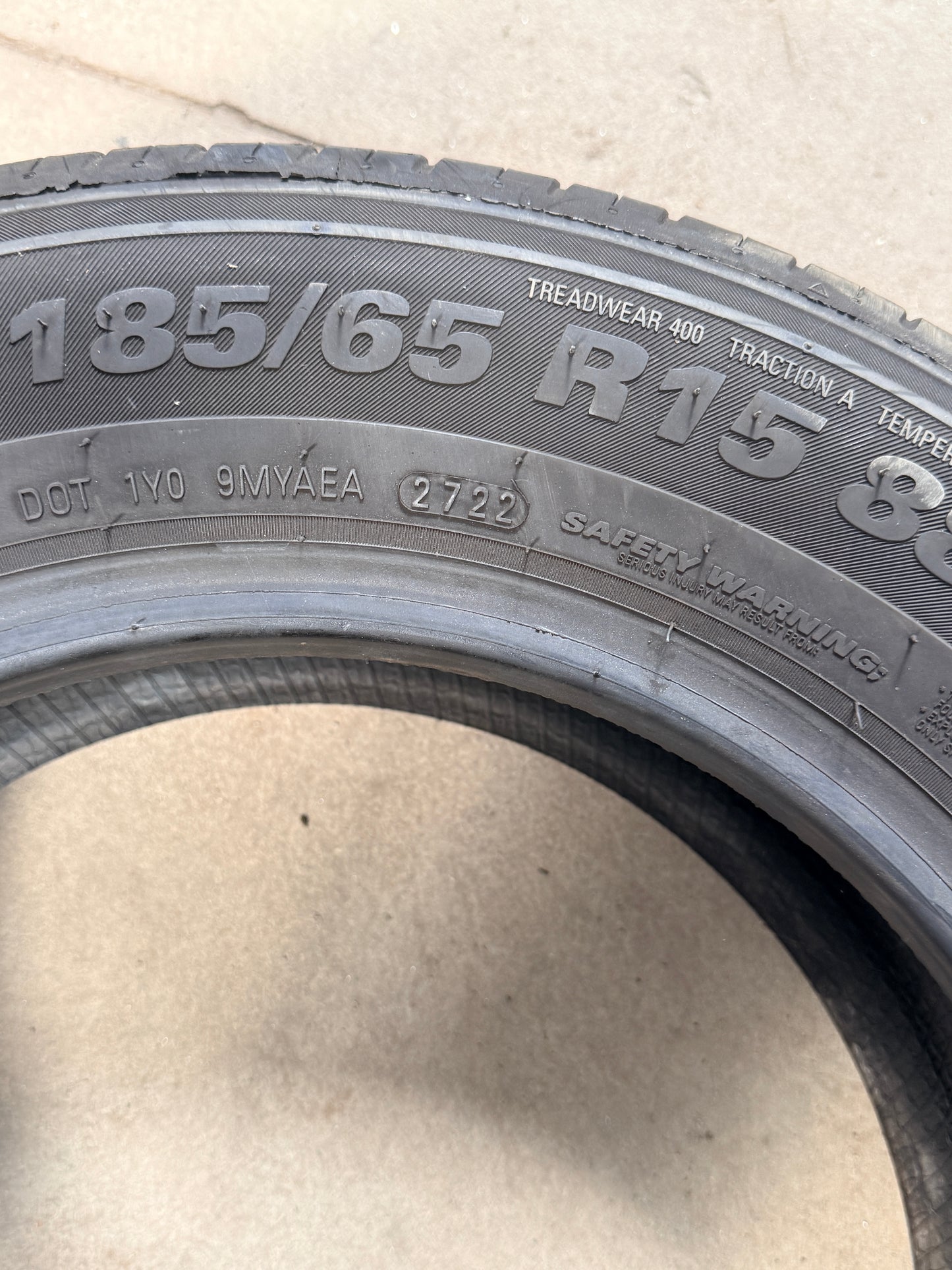 185/65/15 - Estive - Kumho - DOT 2022 - Demo nuove
