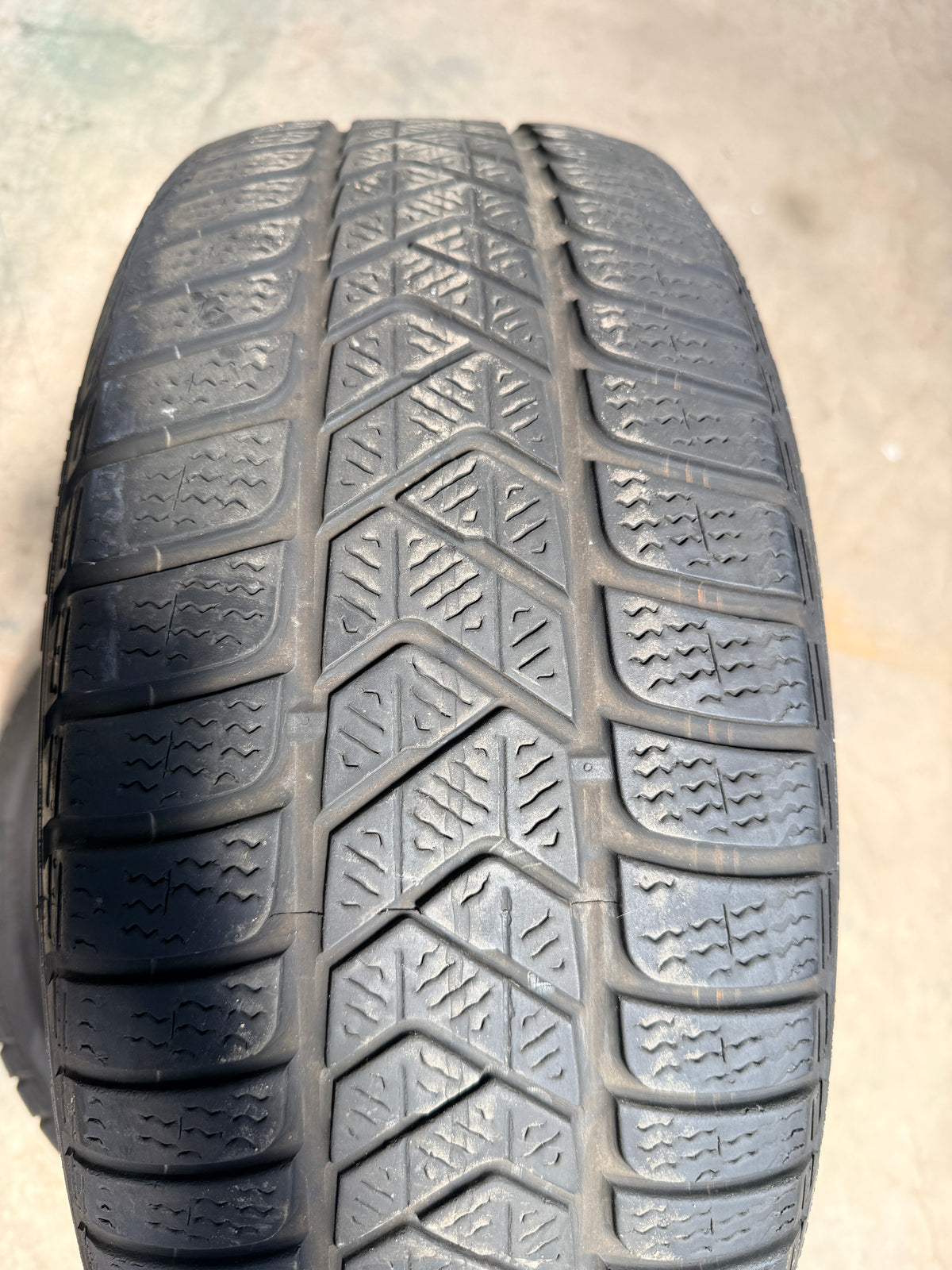 225/40/19 - invernali - Pirelli - DOT 2022 - Usato