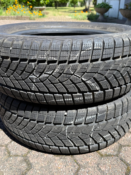 215/60/17 - Invernali - Goodyear - DOT 2019 - Usato