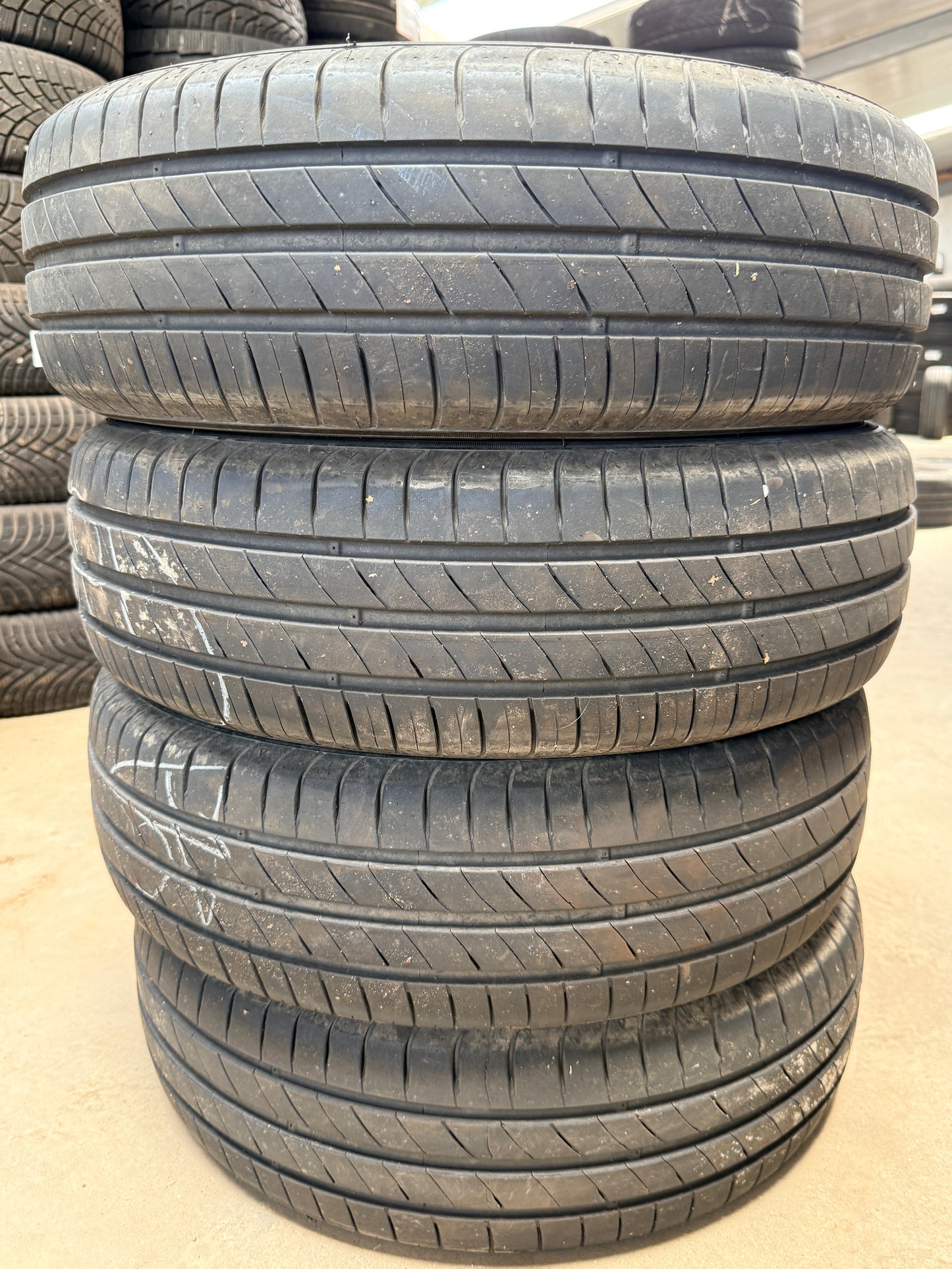 185/65/15 - Estive - Kumho - DOT 2024 - Usato