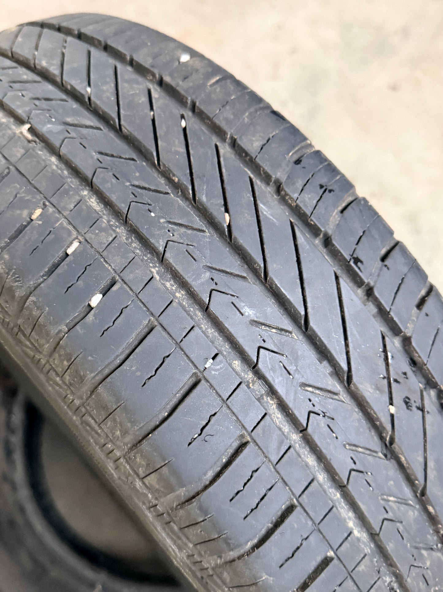 175/65/14 - Estive - Goodyear - DOT 2017 - Usato